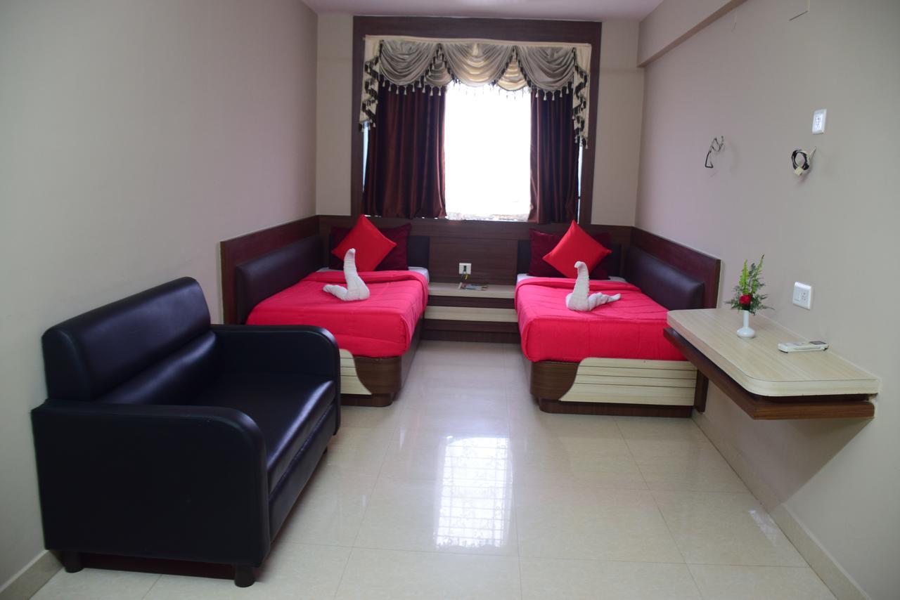 Hotel Landmark Puri Exterior foto