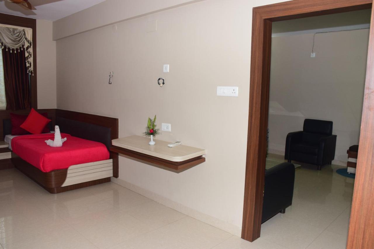 Hotel Landmark Puri Exterior foto